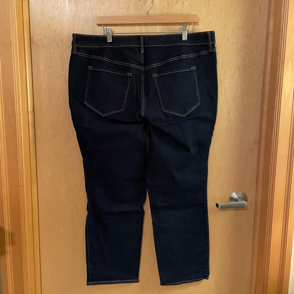Women's Old Navy High Rise Straight Jeans - Short Length - Picture 6 of 7
